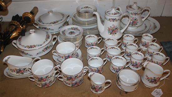 A Paragon Lavinia tea & dinner service